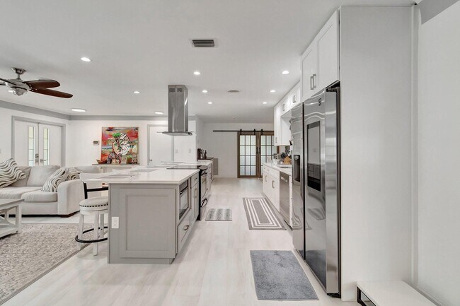 Building Photo - 4450 NE 23rd Ave