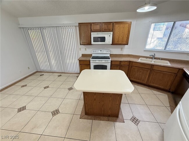 Building Photo - 6661 W Telegraph Rd