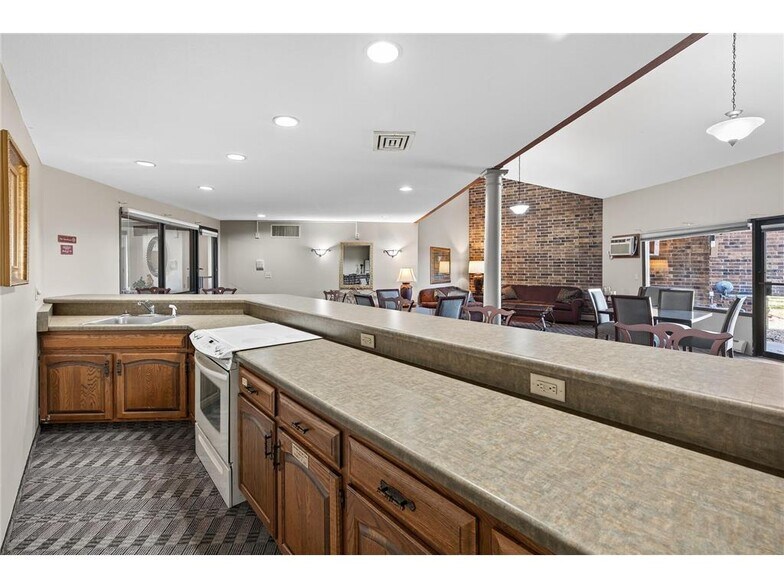 Building Photo - 35 Nathan Ln N