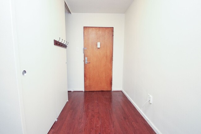 Building Photo - Luxury 1 Bedroom with Balcony, Pool & City Views – Hopkinson House