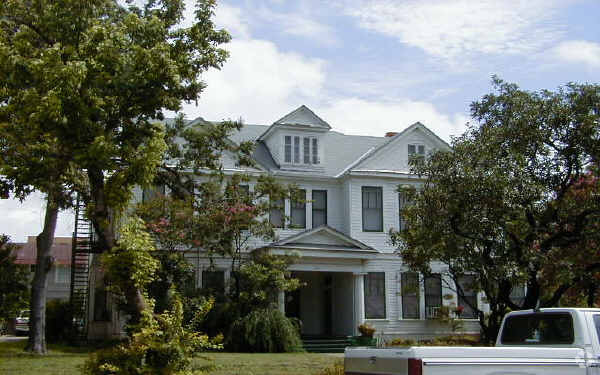 Building Photo - 315 W Magnolia Ave
