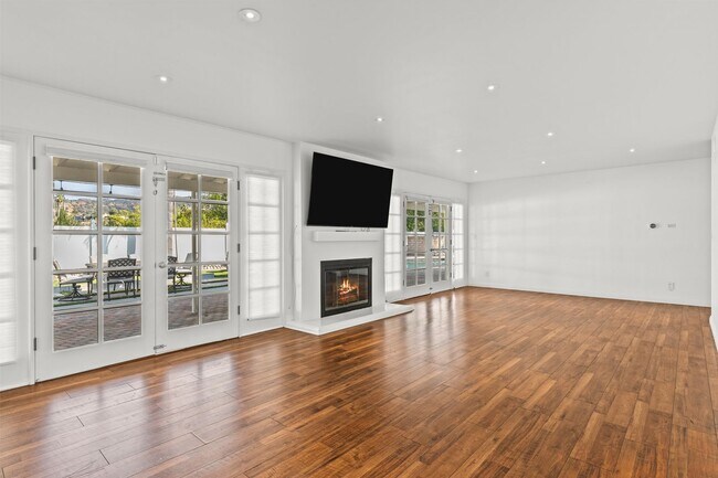 Building Photo - UPGRADED SOUTH OF THE BOULEVARD HOME WITH HUGE BACKYARD!