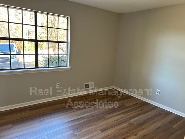 Building Photo - 1216 High Falls Rd