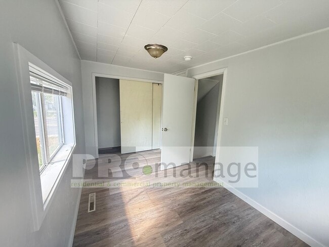 Building Photo - Charming 4 Bed / 2 Bath Home with Vintage ...