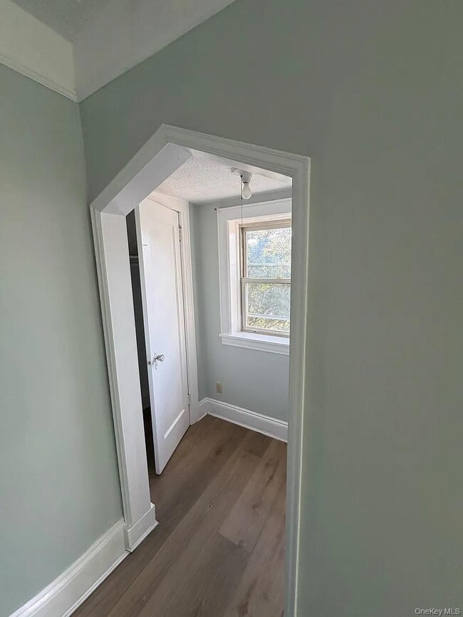 Building Photo - 111 Piccadilly Downs