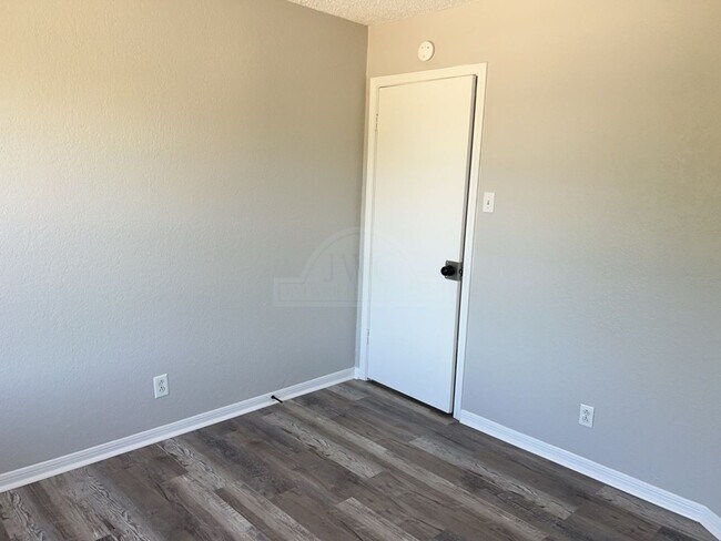 Building Photo - 2802 Delta Cir