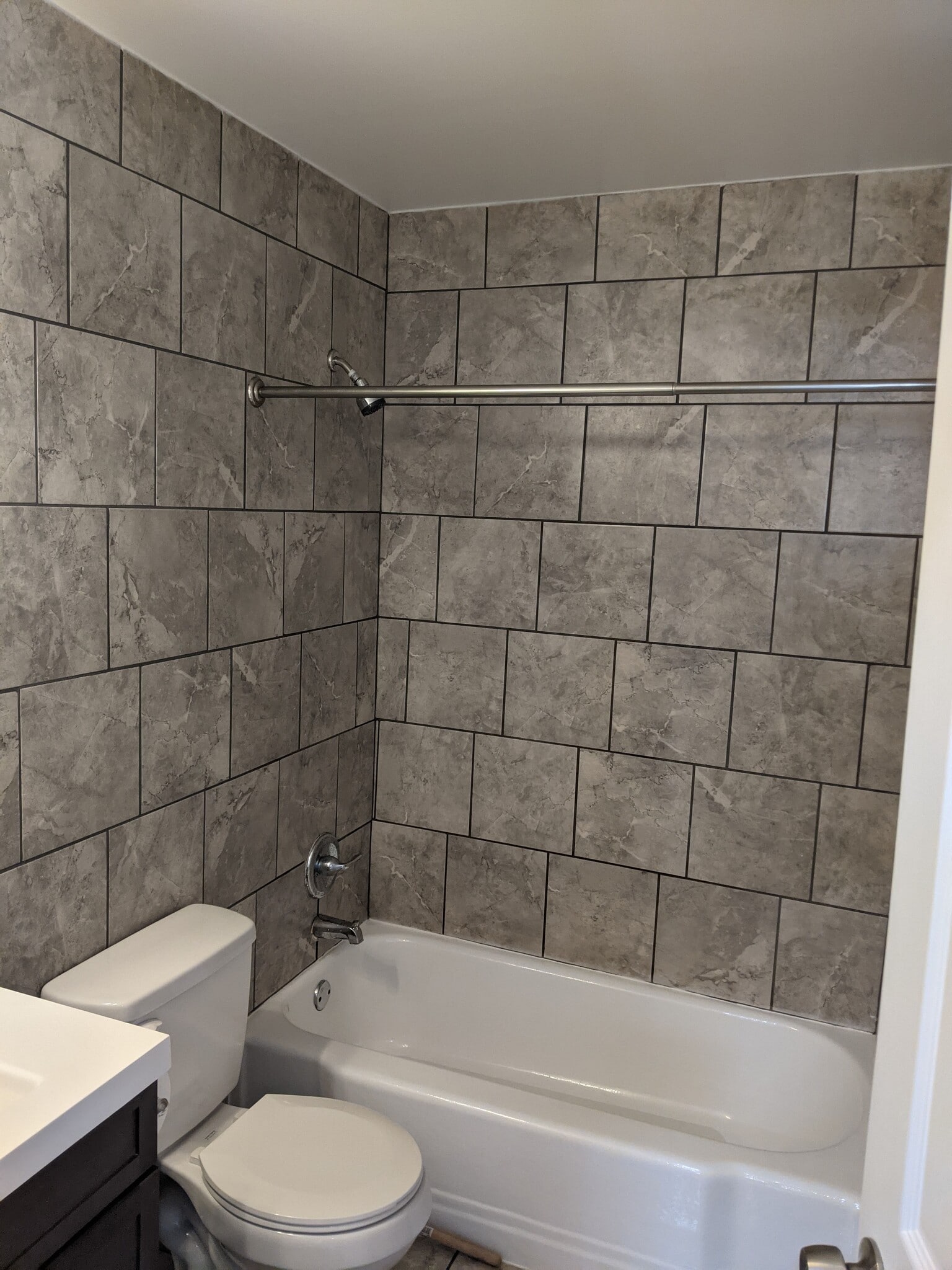 Bathroom Tub/Tile - 310 Semple St