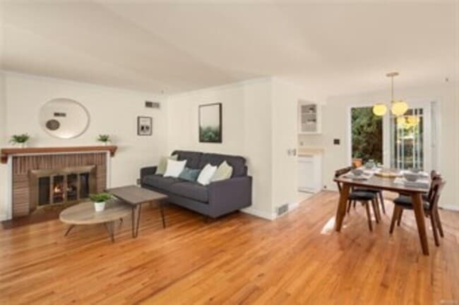 Building Photo - 3247 NE 97th St