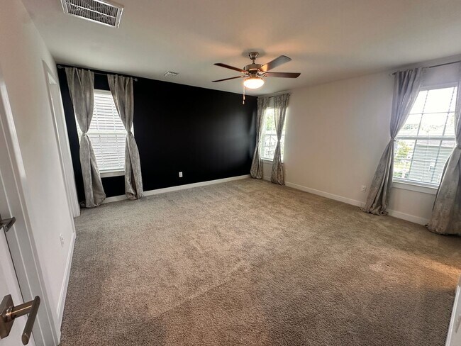 Building Photo - 1668 Burtonwood Dr