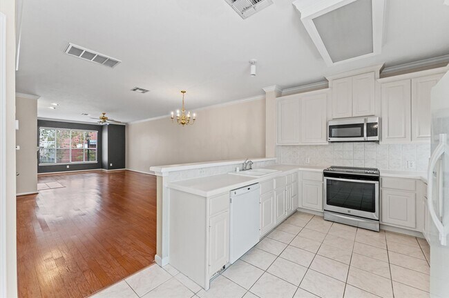 Building Photo - 2905 Crawford St