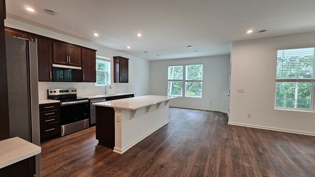 Building Photo - Spacious like new home in Hermitage FOR LEASE