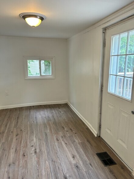 Back Entry - 3304 Natchez Ave