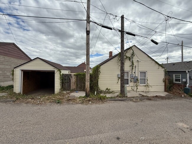 Building Photo - Thirteenth 2104 &amp; 2102