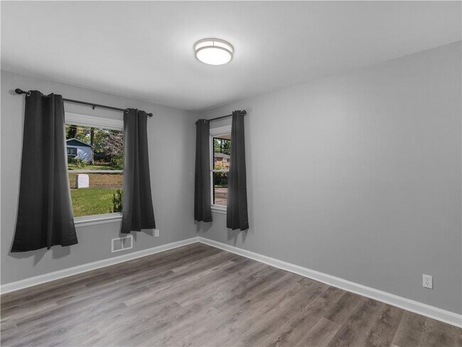 Building Photo - 2903 Monterey Dr