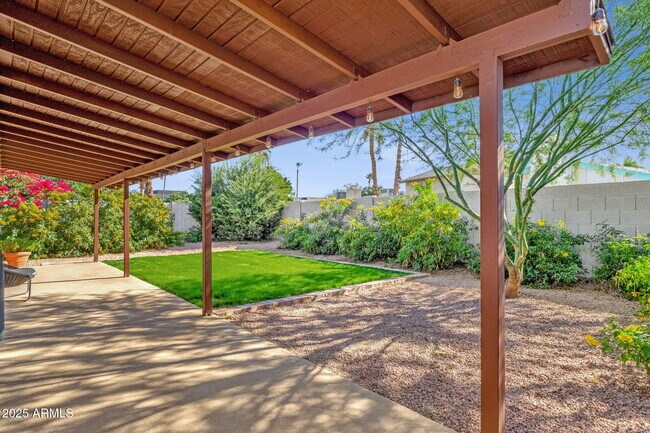 Building Photo - 6855 E Kings Ave