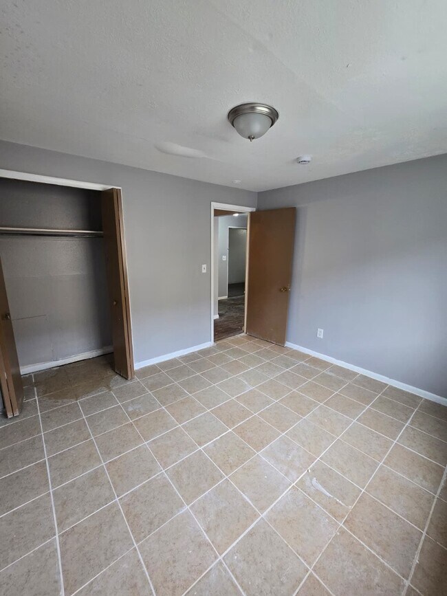 Building Photo - 1885 N Taylor Rd