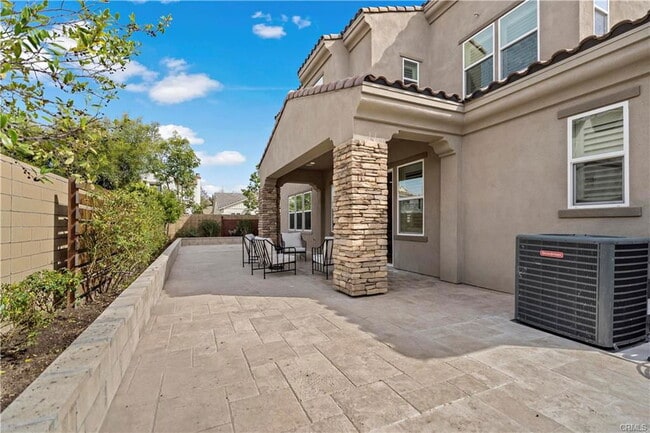 Building Photo - 173 Newall