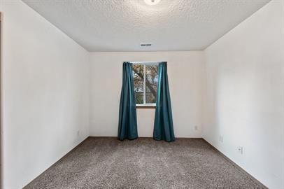 Building Photo - Charming 3 bedroom home