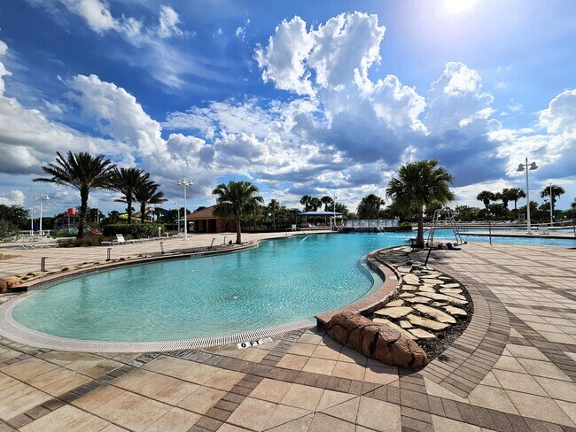 Building Photo - 5739 Oakmont Ct