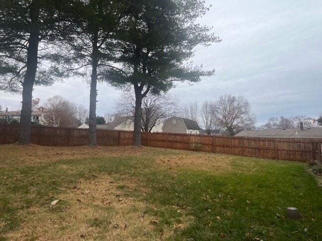 Building Photo - LOVELY CAPE COD WITH 4 BEDS, 2 BATHS AND GARAGE