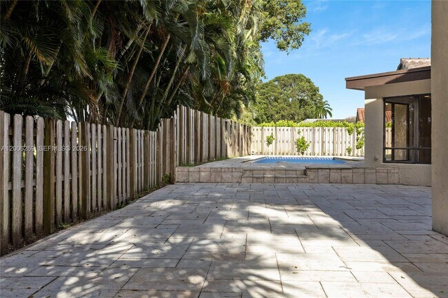 Building Photo - 8881 N Lake Dasha Dr