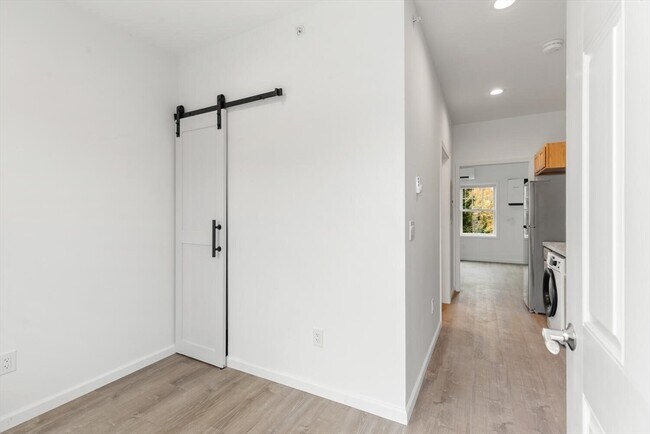 Building Photo - 50 R Maplewood Ave