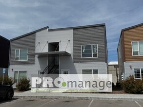 Building Photo - 2 Bd/1ba Upper-Level Apartment – Central Rexburg Location