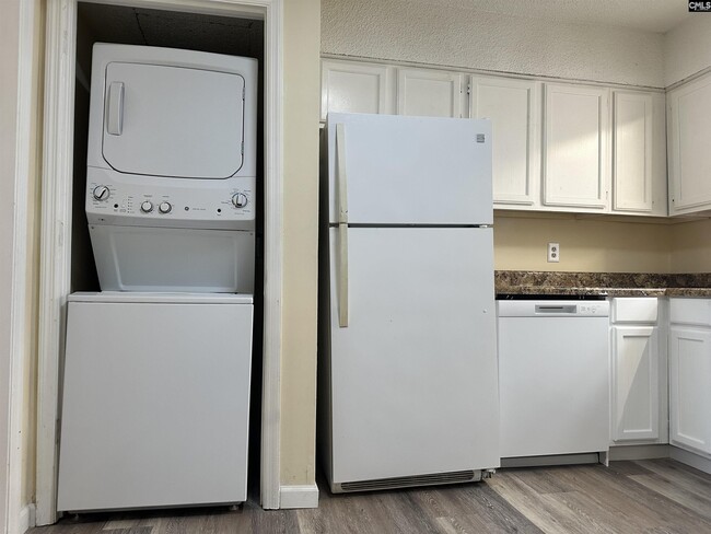 Building Photo - 1707-1707 Stahl St