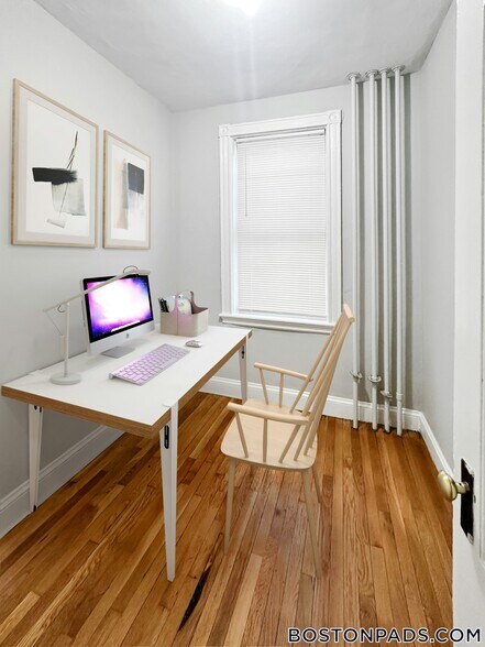 Building Photo - 15 Pond St