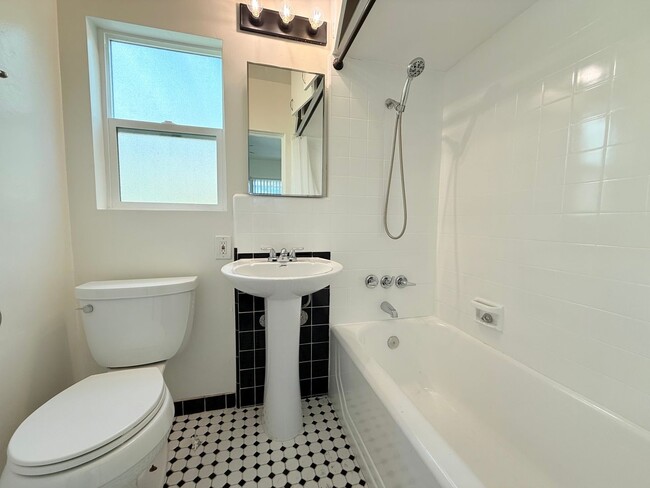 Building Photo - North Park 2/2+ Bonus room, garage and rea...