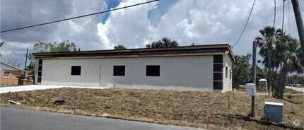 Building Photo - 2015 Carver Ave