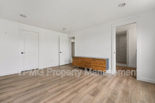 Building Photo - 16704 NE 29th Ave