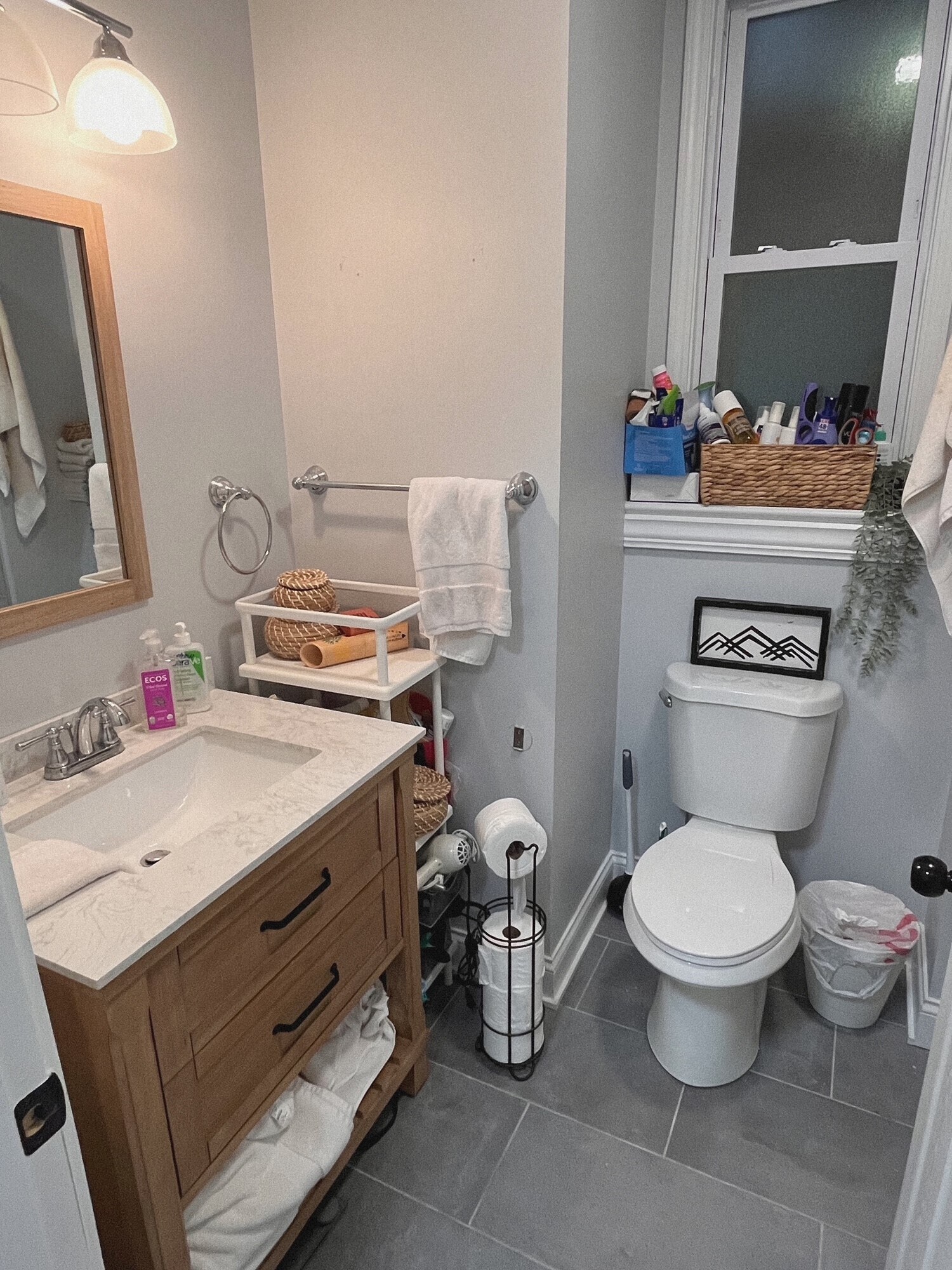 bathroom furnished - 1518 W Augusta Blvd