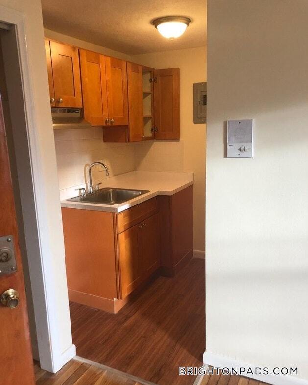 Building Photo - 164 N Beacon St