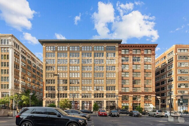 Primary Photo - 1635 Washington Ave