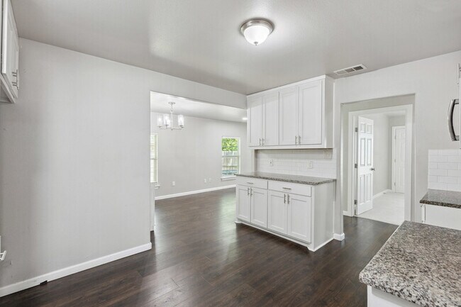 Building Photo - 4016 Winfield Ave
