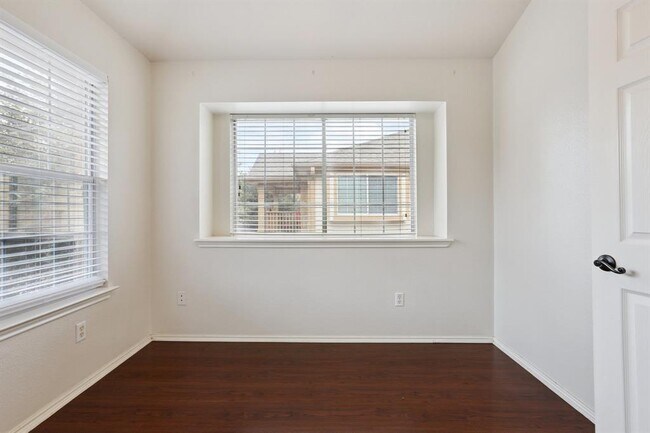 Building Photo - 16100 S Great Oaks Dr