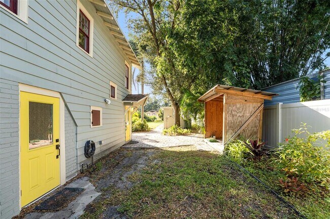 Building Photo - 309 W Osborne Ave
