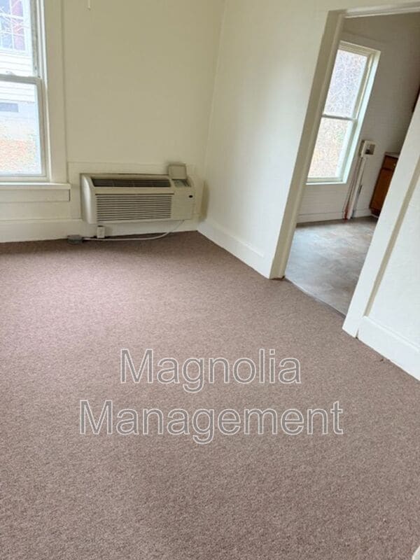 Building Photo - 419 S College St