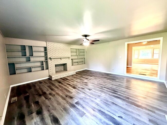 Building Photo - 1711 Clarence Dr
