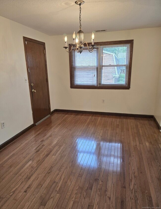 Building Photo - 338 Dunfey Ln