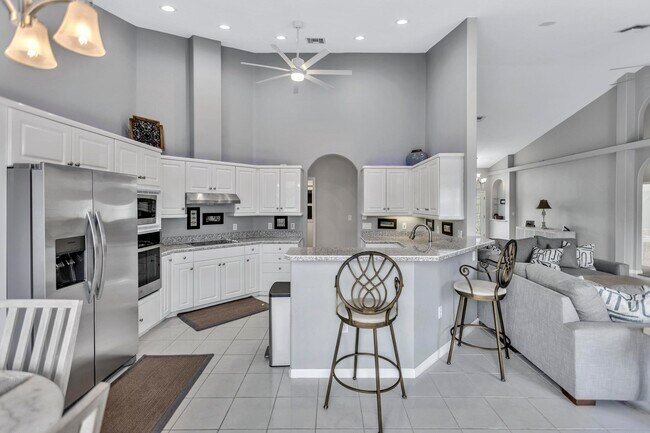 Building Photo - 2127 Lagoon Dr