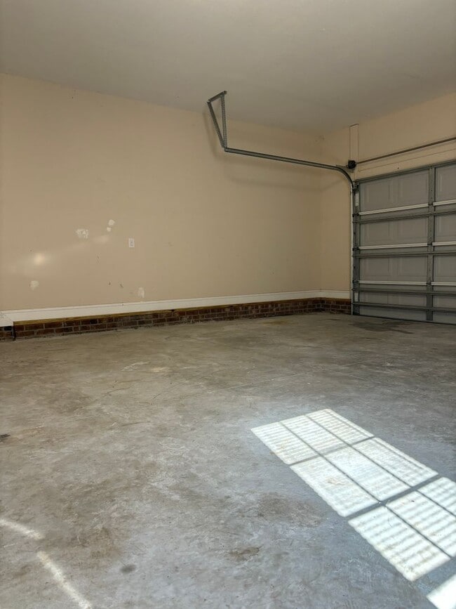 Building Photo - Sensational on Sundown