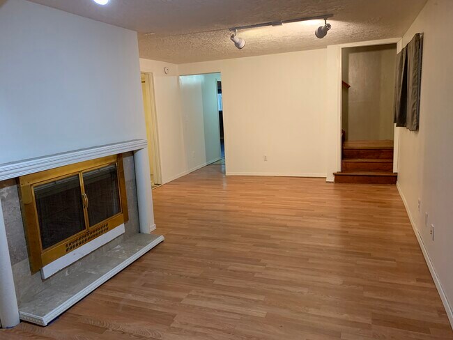 Building Photo - 980 NW Wallula Ave