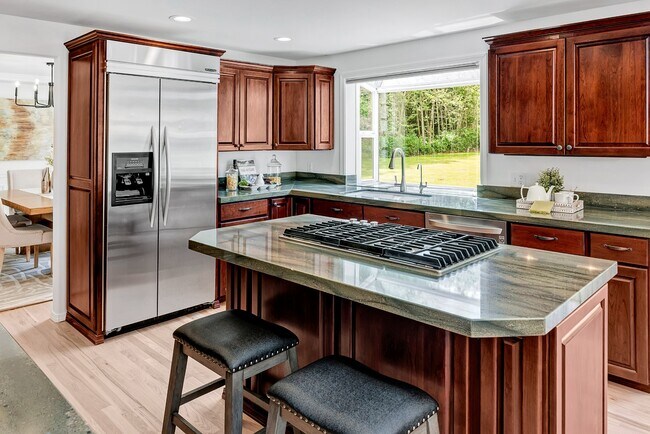 Building Photo - Luxurious 4-Bedroom Family Home Minutes Aw...