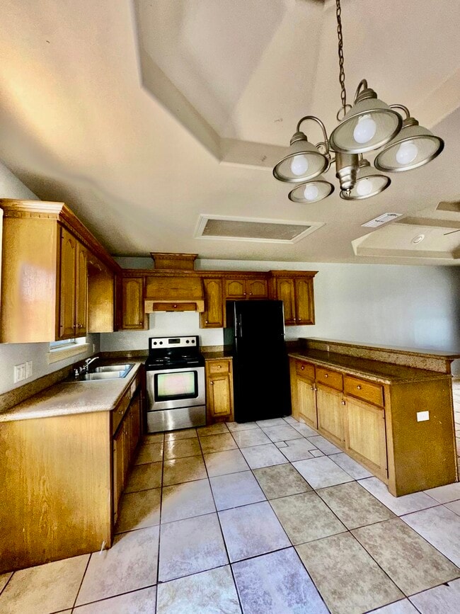 Building Photo - 704 W Bahamas