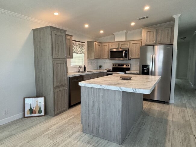 Building Photo - 2 Kimberly Ct