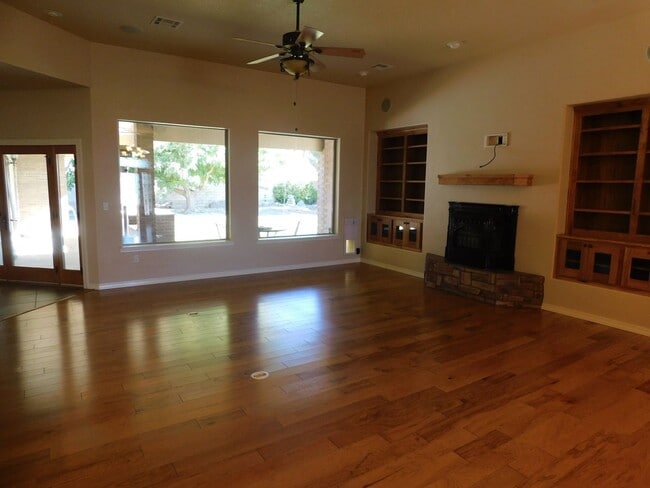 Building Photo - Check out this beautiful home located in o...