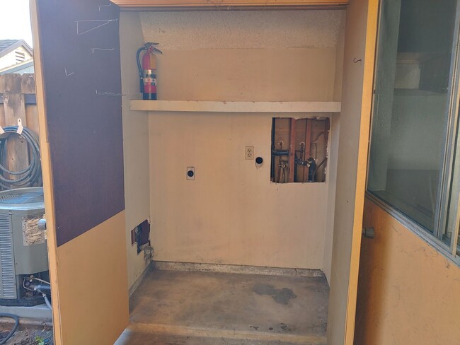 Building Photo - Now Leasing – Beautiful 3 Bedroom Townhome...
