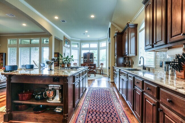 Building Photo - 154 W Hullwood Ct